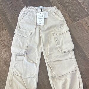 NWT - Zara Cream Cargo Bottoms size 6